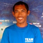 Moloy is one of Makoto's boat crew. An expert swimmer and soon to try scuba diving with Dive Society. He will help you out with your diving equipment preparation onboard and  as you go out of the water.