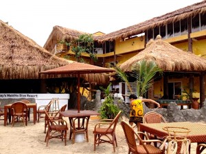 preparing the beach restaurant for a new shiny Malapascua day